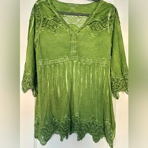 New. Soft surrounding tunic green